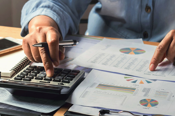 حسابداری مالیاتی چیست؟ کاربرد آن و 10 مورد از وظایف حسابدار مالیاتی